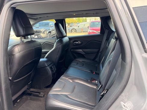 Used 2021 Jeep Cherokee Latitude Lux w/ Sun & Sound Group AWD/4WD image 9