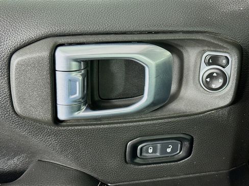 Used 2021 Jeep Wrangler Unlimited Sahara w/ Dual Top Group image 23