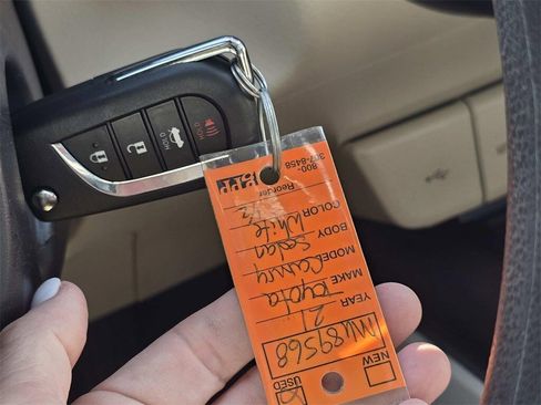 Used 2021 Toyota Camry LE image 15