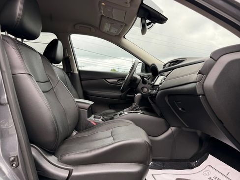 Used 2017 Nissan Rogue SL AWD/4WD image 34