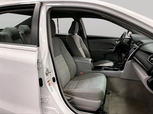 Used 2016 Toyota Camry LE image 8