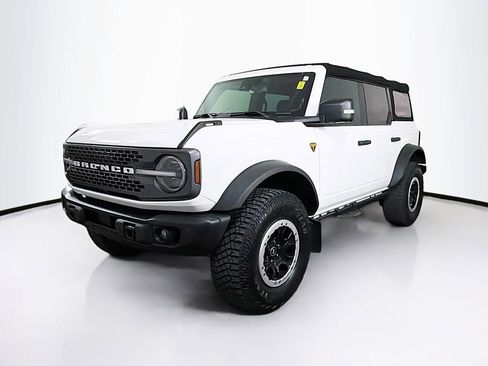 Used 2023 Ford Bronco Badlands image 3