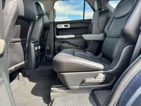 Used 2021 Ford Explorer Limited w/ Equipment Group 301A AWD/4WD image 9