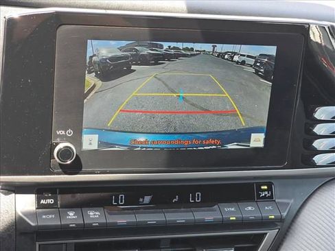 Used 2025 Toyota Camry SE w/ Convenience Package image 16