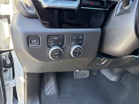 Used 2025 GMC Sierra 1500 SLT image 15