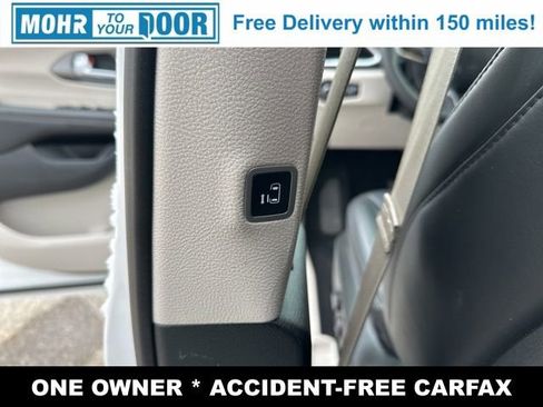 Used 2024 Chrysler Pacifica Touring-L image 29