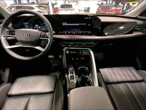 Used 2025 Audi Q5 Premium Plus w/ Premium Plus AWD/4WD image 15