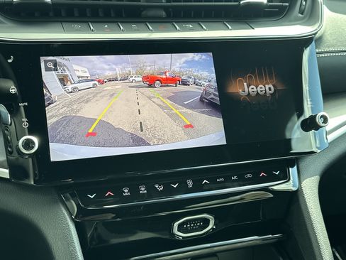 New 2026 Jeep Grand Cherokee L Limited w/ Limited Altitude Package AWD/4WD image 8
