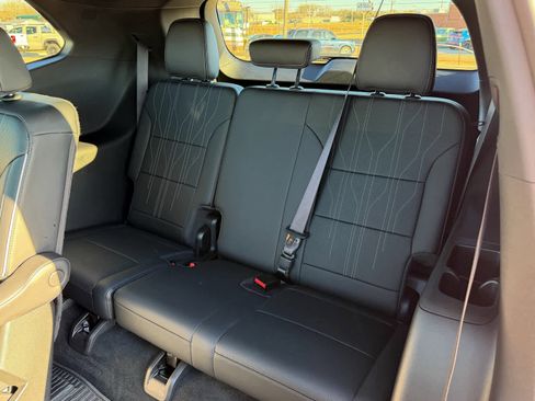 Used 2025 Buick Enclave Avenir w/ Super Cruise Package image 10