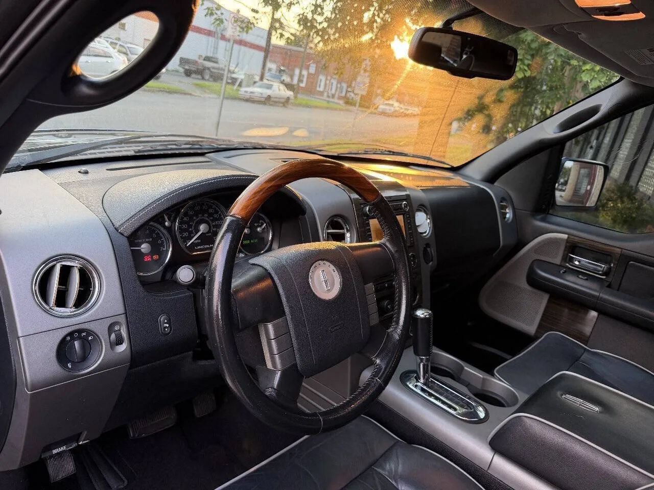 Used 2008 Lincoln Mark LT 4x4 image 8