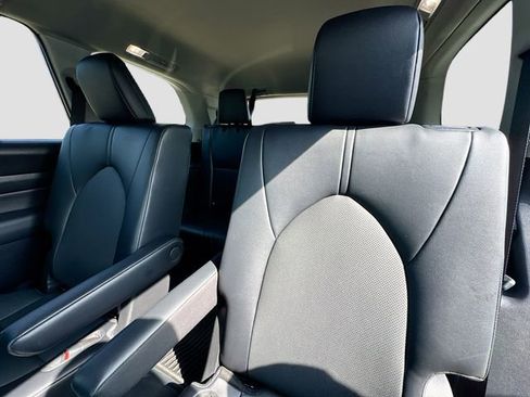 Used 2024 Toyota Grand Highlander XLE image 24