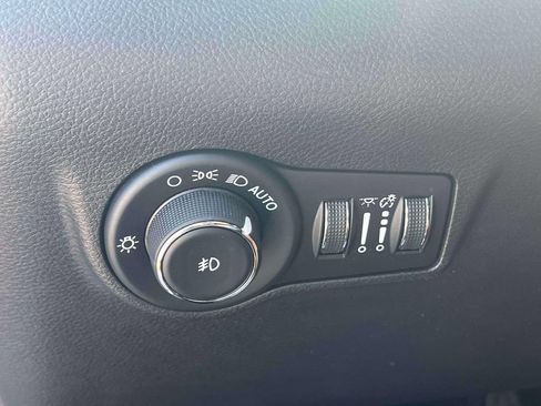Used 2023 Jeep Compass Latitude AWD/4WD image 23