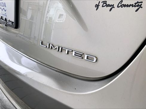 Used 2014 Toyota Avalon Limited w/ Technology Package FWD image 10