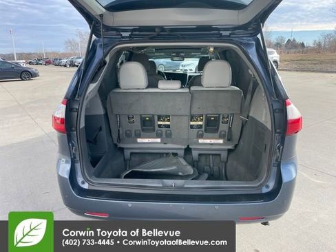 Used 2015 Toyota Sienna L image 23