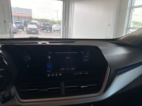 Used 2024 Chevrolet Trax LS w/ LS Convenience Package FWD image 21