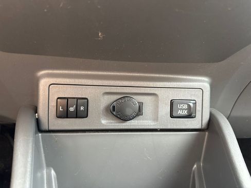 Used 2012 Toyota Prius V Five image 18