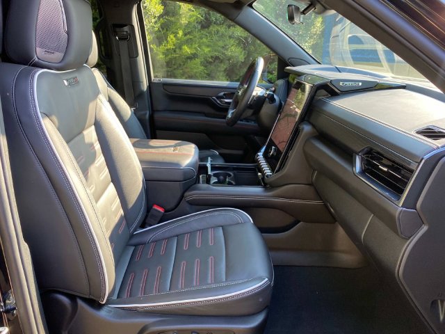 Used 2025 GMC Yukon AT4 Ultimate AWD/4WD image 37