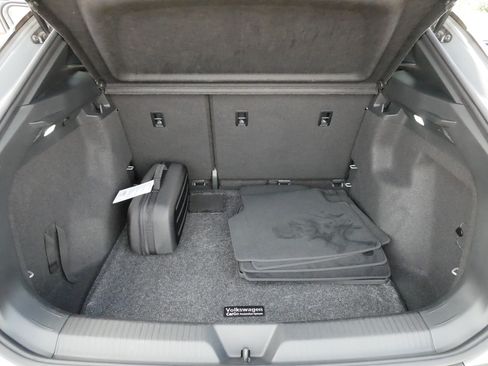 Used 2022 Volkswagen ID.4 Pro AWD/4WD image 18