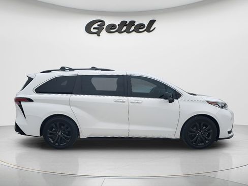 Certified 2023 Toyota Sienna XSE FWD image 3