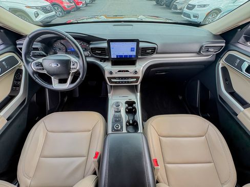 Used 2022 Ford Explorer XLT w/ Equipment Group 202A AWD/4WD image 2