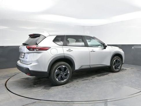 Used 2025 Nissan Rogue SV AWD/4WD image 8