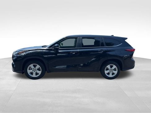 Used 2023 Toyota Highlander L image 3