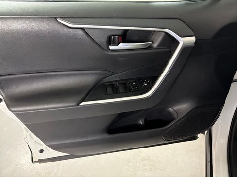 Used 2019 Toyota RAV4 XLE FWD image 14