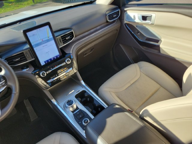 Certified 2023 Ford Explorer Platinum w/ Technology Package AWD/4WD image 33