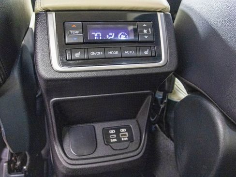 Used 2023 Subaru Ascent Limited image 37