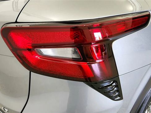 Used 2025 Chevrolet Trax LT w/ Sunroof Package FWD image 13