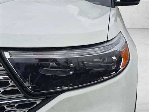 Used 2022 Ford Explorer Limited w/ Equipment Group 301A RWD image 4