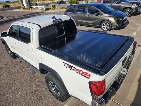 Used 2016 Toyota Tacoma TRD Off-Road w/ Towing Package image 17