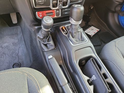 Used 2024 Jeep Wrangler Unlimited Sport AWD/4WD image 23