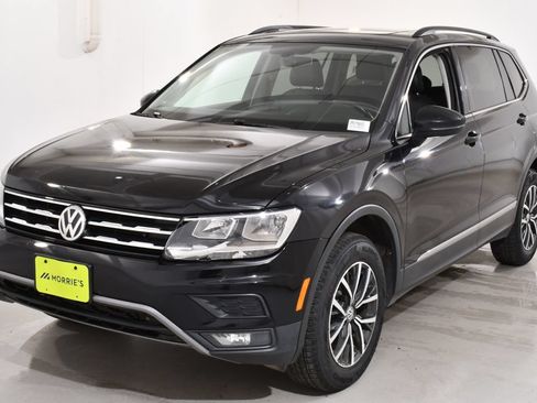 Used 2018 Volkswagen Tiguan SE AWD/4WD image 2