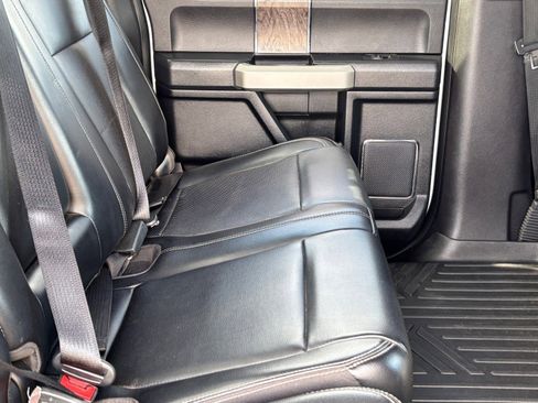 Used 2019 Ford F250 Lariat image 13