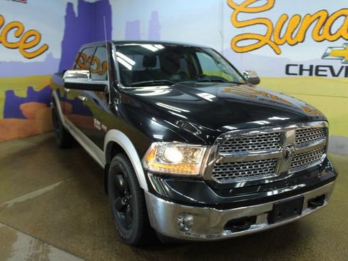 Used 2018 RAM 1500 Laramie AWD/4WD image 2