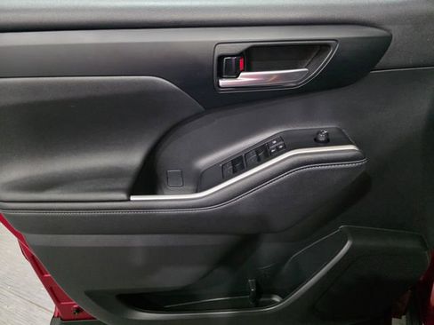 Used 2023 Toyota Highlander XSE AWD/4WD image 10