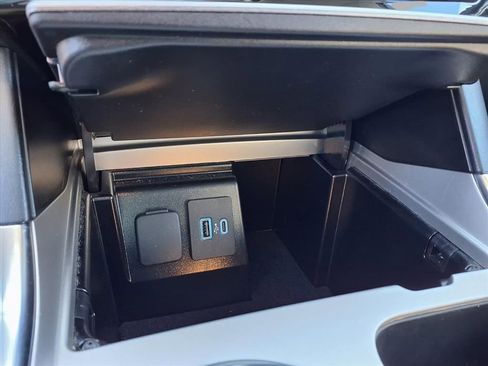 Used 2022 Ford Explorer Limited w/ Equipment Group 301A image 9