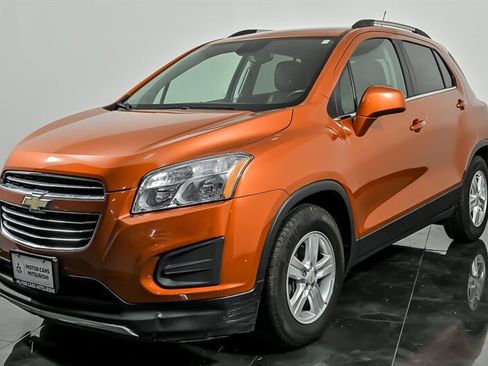 Used 2016 Chevrolet Trax LT w/ LT Sun and Sound Package FWD image 5