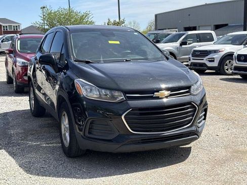 Used 2019 Chevrolet Trax LS w/ Tint and Cruise Package FWD image 3