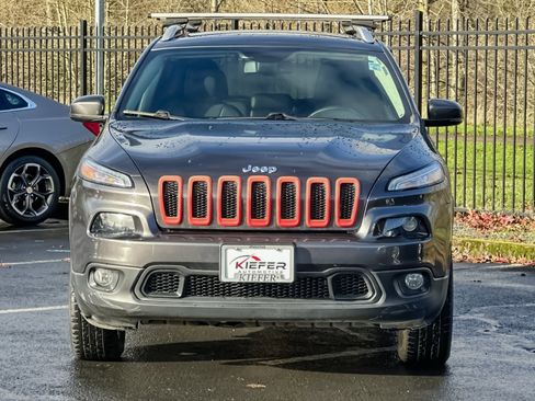 Used 2018 Jeep Cherokee Latitude Plus w/ Comfort/Convenience Group image 9