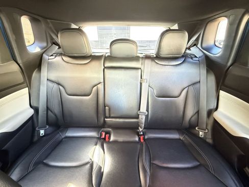 Used 2025 Jeep Compass Limited image 38