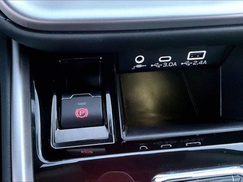 Used 2024 Subaru Outback Premium image 15