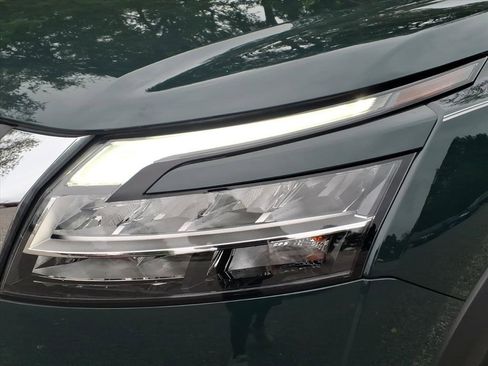 Used 2022 Nissan Pathfinder SL image 3