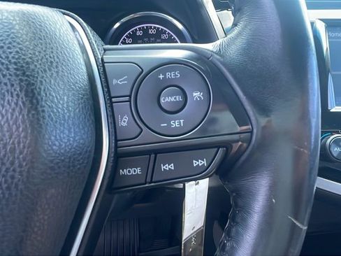 Used 2020 Toyota Camry SE image 22