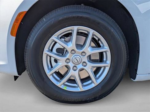 New 2026 Chrysler Pacifica Select image 9