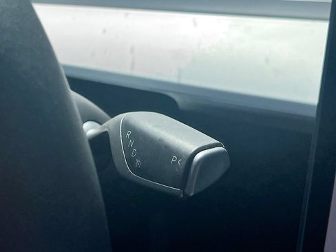 Used 2024 Tesla Model Y Long Range RWD image 17