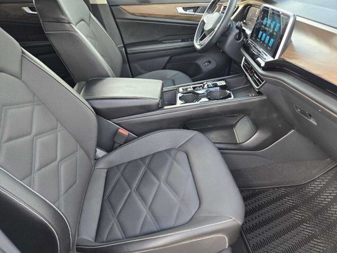Used 2024 Volkswagen Atlas SE FWD image 15