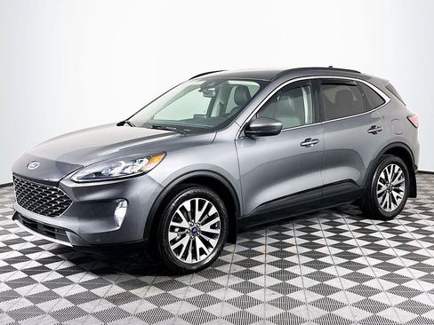 Used 2022 Ford Escape Titanium w/ Class II Trailer Tow Package image 4