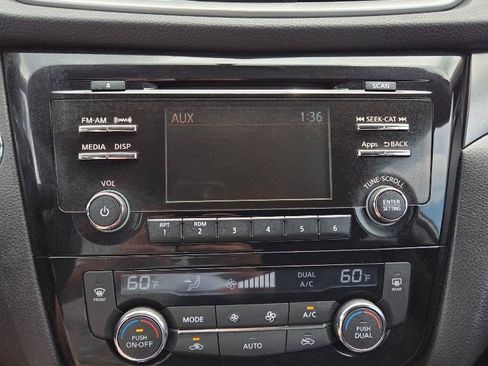 Used 2016 Nissan Rogue SV FWD image 15